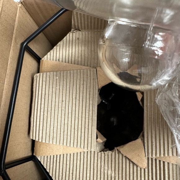 Hamburg Octagonal Glass Beverage
Dispenser With Black Metal Stand 1.5 Gallon New - Picture 4 of 4